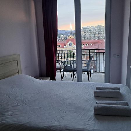 Karvi Hostel & Suites Batumi Exterior photo